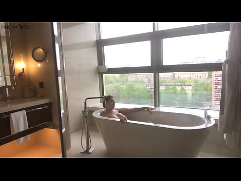 ❤️ Enorm babe som passionerat runkar av sin fitta i badrummet ️❌ Kvalitets sex at us ️❤