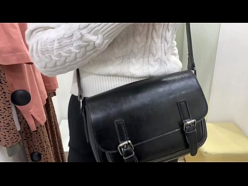 ❤️ Offentlig onani av den unga slynan FeralBerry med en dildo i provrummet ️❌ Kvalitets sex at us ️❤