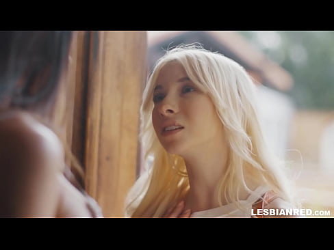 ❤️ Tjejen kommer hem några månader senare och slutar med att äta sin styvmors fitta. ️❌ Kvalitets sex at us ️❤