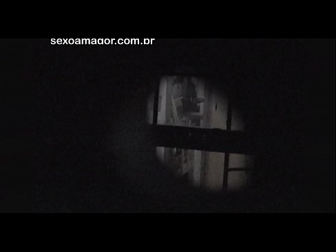❤️ Blondie blir hemligt videofilmad av en voyeur från grannskapet gömd bakom ihåliga tegelstenar ️❌ Kvalitets sex at us ️❤
